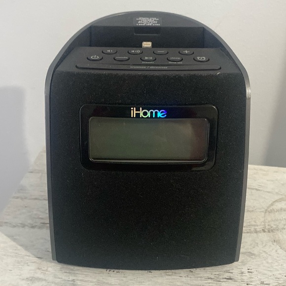 iHome Docking IPL22 Clock Radio for iPhone - Picture 1 of 2